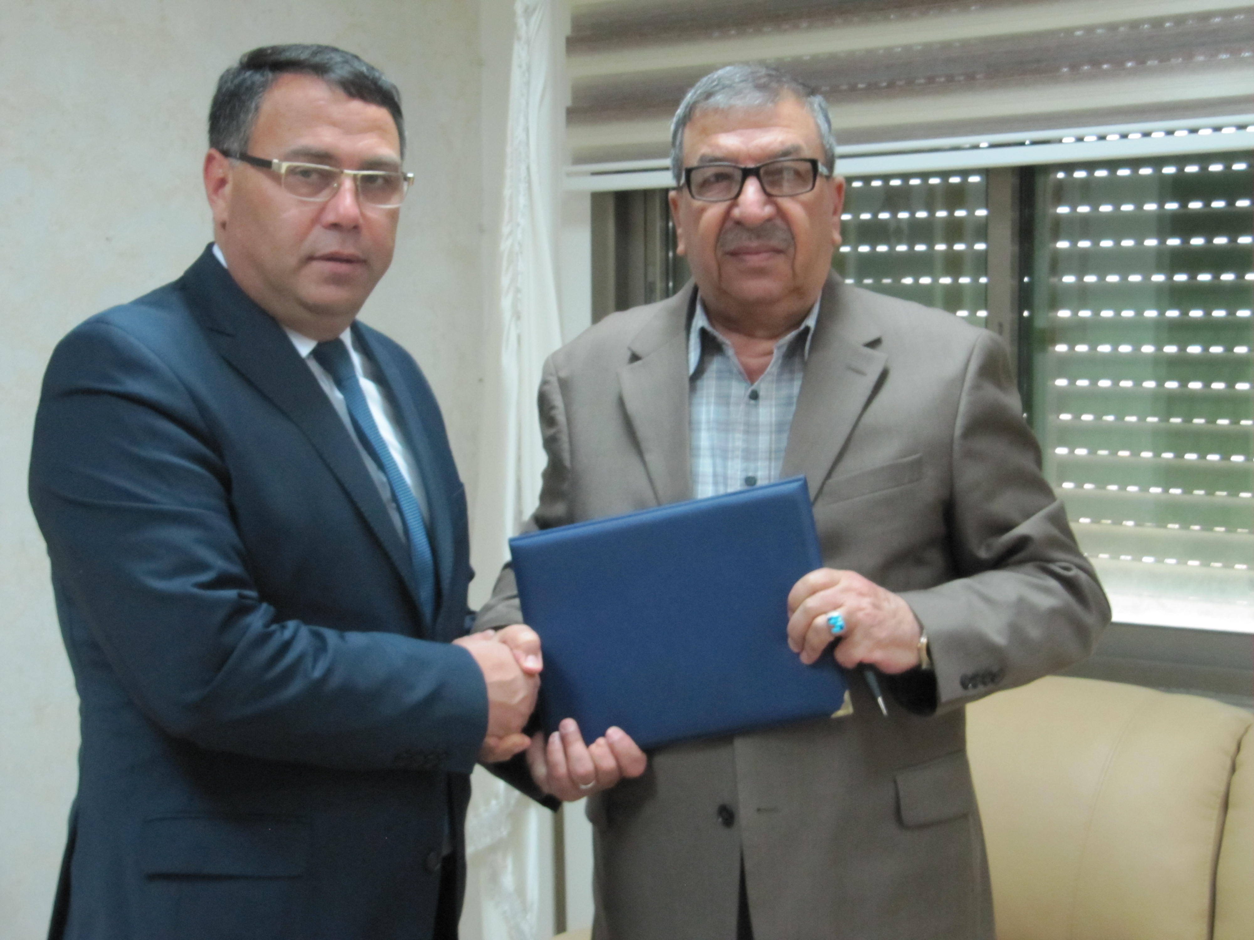 توقيع إتفاقية انضمام موظفي بلدية البيرة وانتفاعهم بأحكام قانون التقاعد العام رقم 7 لسنة 2005