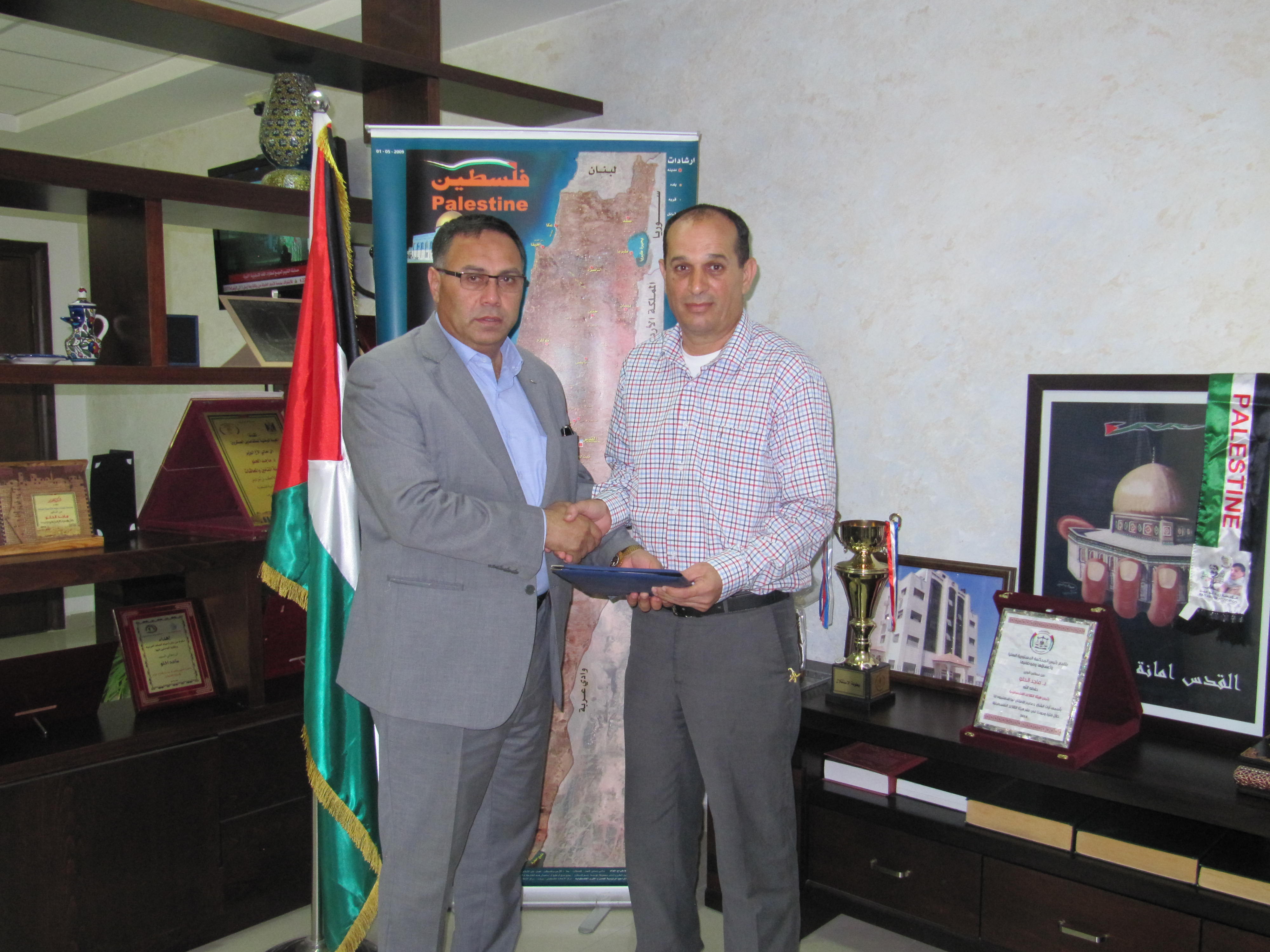 توقيع إتفاقية انضمام موظفي بلدية علار وانتفاعهم بأحكام قانون التقاعد العام رقم 7 لسنة 2005